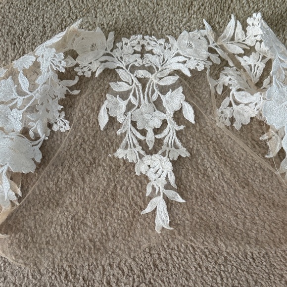 Elegant Lace Bolero - Picture 4 of 7